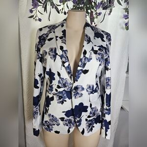 White and Blue Floral Blazer with Elegant Design